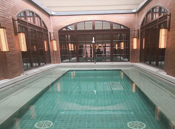 上海建業(yè)里酒店游泳池